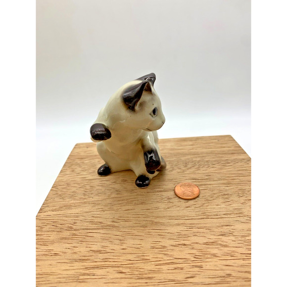 Vintage midcentury Siamese boxing cat porcelain approx 3.5"x3"x2.5" GVC no chips - Picture 2 of 6